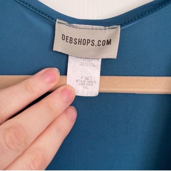 Deb Shops Blue Deep V-Neck Short Sleeve size 1X - Picture 4 of 4